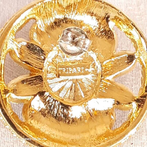 Spike Dome Stud Earrings Gold Tone Post Back - Picture 9 of 10